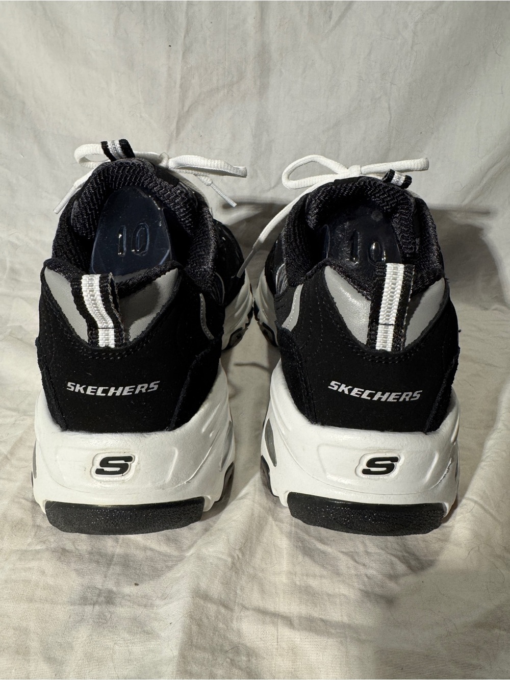 NIB Skechers D’Lites Me Time in black and white - Picture 5 of 10